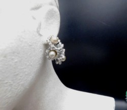 3 pearl ears b